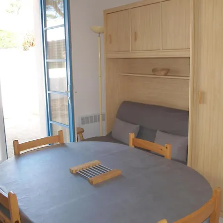 Hébergement de vacances Maison Familiale à Saint-jean-de-monts, Piscine Commune, Parking Privé - Fr-1-323-377 *