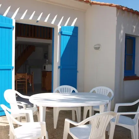 Maison A Avec Piscine Chauffee, Proche Et Commerces - Fr-1-323-377 *
