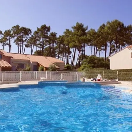 Holiday home Maison A Avec Piscine Chauffee, Proche Et Commerces - Fr-1-323-377 Saint-Jean-de-Monts